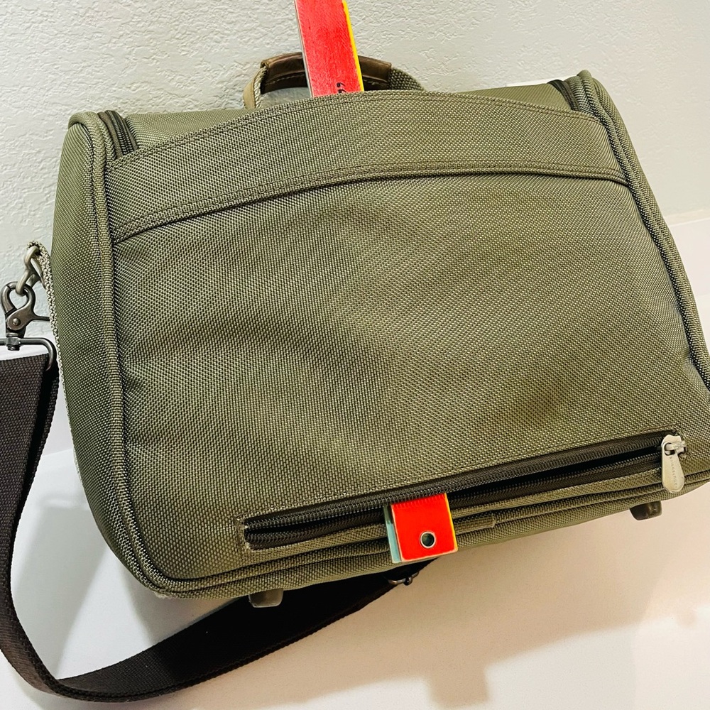 Briggs & Riley Hanging Carry-On Travel Bag - Picture 4 of 15